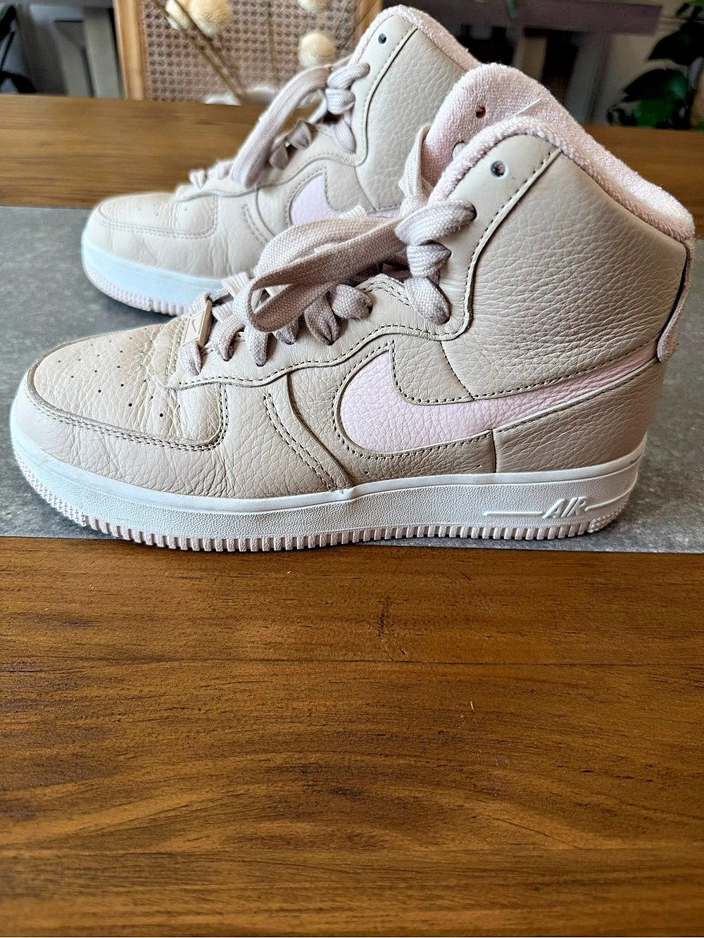 Nike Air Force 1 High Sculpt Sandrift Sneakers Beige & Pink US 7.5